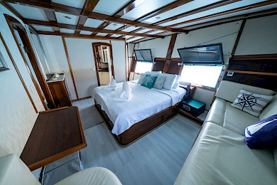 Yacht White Swan cabin