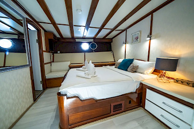 Yacht White Swan cabin