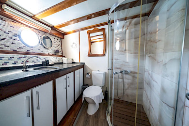 Yacht White Swan cabin bathroom