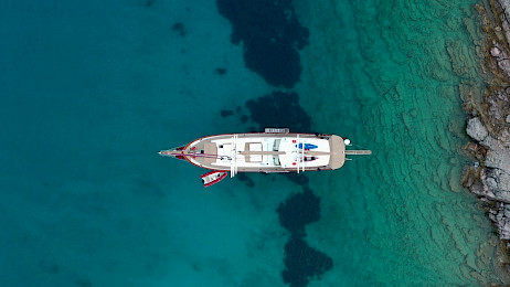 Yacht Siyu aerial view