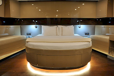 Yacht Siyu cabin