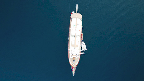 Yacht Siyu aerial view