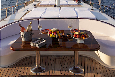 Yacht Siyu deck