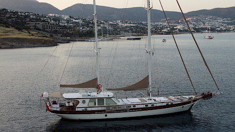 Yacht Siyu side view