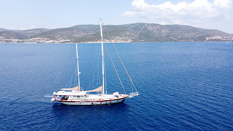 Yacht Siyu side view