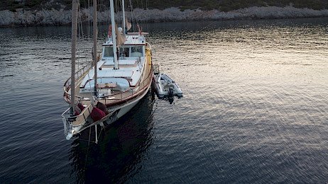 Yacht Siyu on anchor