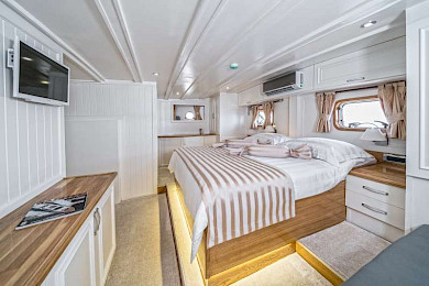 Yacht Maske cabin