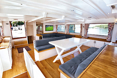 Yacht Maske saloon