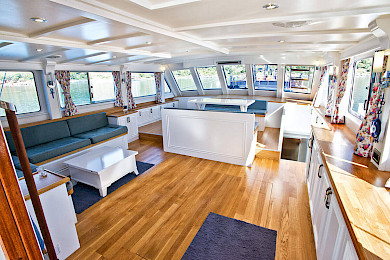 Yacht Maske saloon