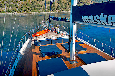 Yacht Maske deck