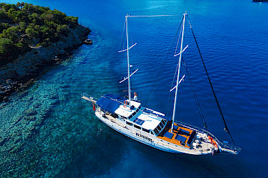 Yacht Maske aerial view