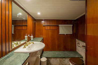 Yacht Summer Princess cabin bathroom