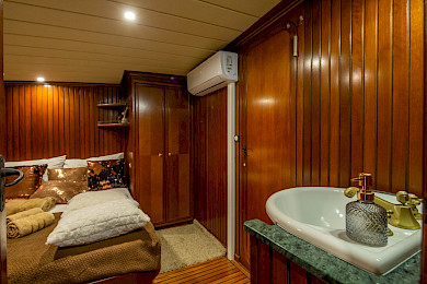 Yacht Summer Princess cabin