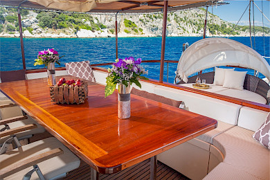 Yacht Summer Princess dining table