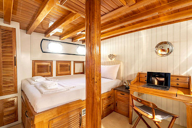 Yacht Kavira II cabin