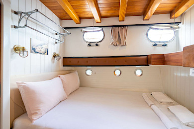 Yacht Kavira II cabin