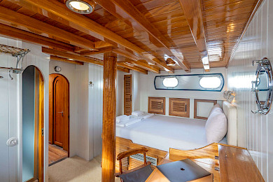 Yacht Kavira II cabin