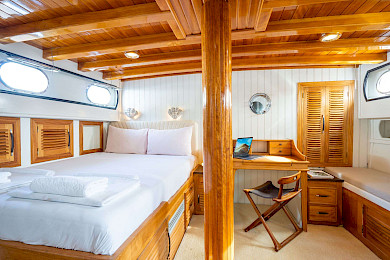 Yacht Kavira II cabin