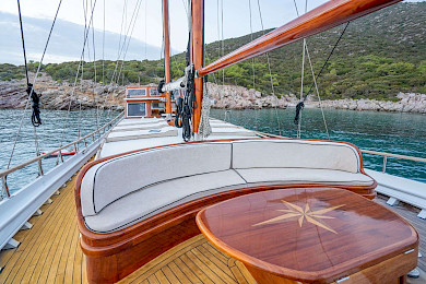 Yacht Kavira II deck