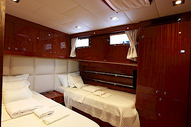 Yacht Didi cabin