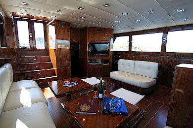 Yacht Didi saloon