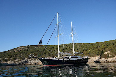 Yacht Didi on anchor