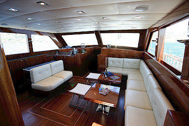 Yacht Didi saloon