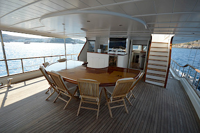 Yacht Gul Sultan dining table