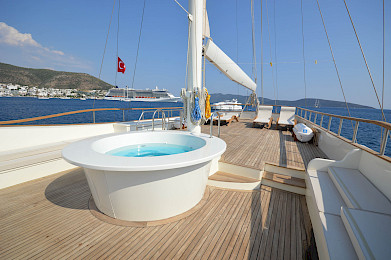 Yacht Gul Sultan Jacuzzi