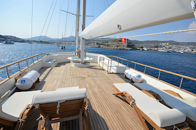 Yacht Gul Sultan deck