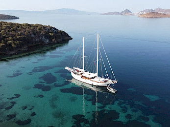 Yacht Beyaz Lale aerial view