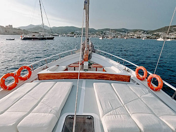 Yacht Beyaz Lale deck