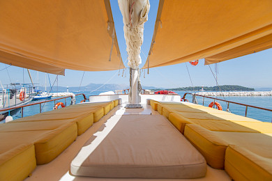 Yacht Hemera deck