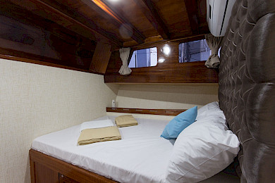 Yacht Hemera cabin