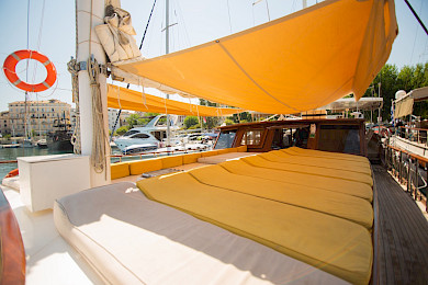 Yacht Hemera deck