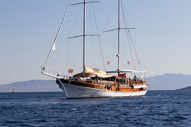 Yacht Hemera side view