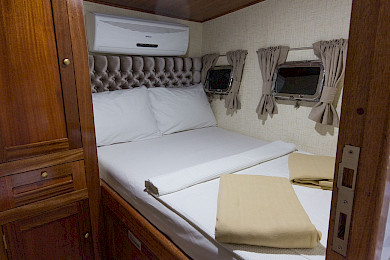 Yacht Hemera cabin