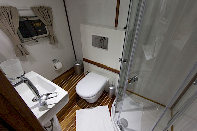 Yacht Hemera cabin bathroom