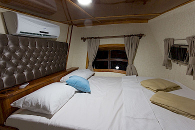 Yacht Hemera cabin