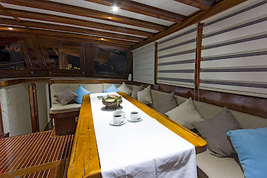 Yacht Hemera saloon