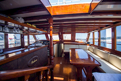 Yacht Hemera saloon