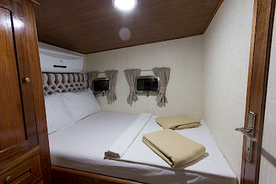 Yacht Hemera cabin