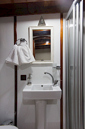 Yacht Hemera cabin bathroom