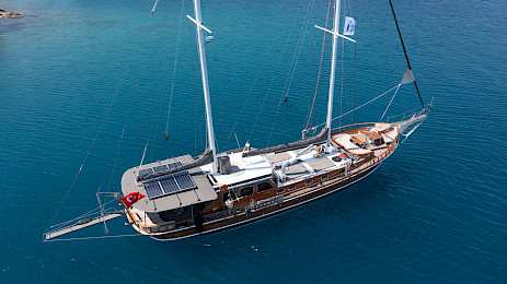 Yacht Serenad A aerial view