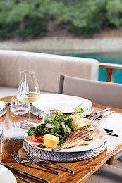 Yacht Serenad A dining table