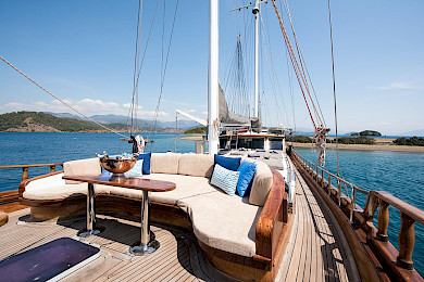 Yacht Serenad A deck