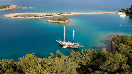 Yacht Serenad A aerial view