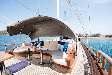 Yacht Serenad A deck