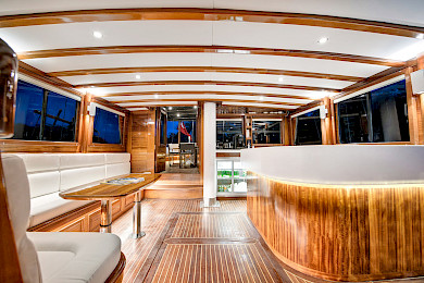 Yacht Serenad A saloon