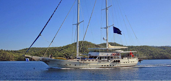 Yacht Aegean Clipper side view